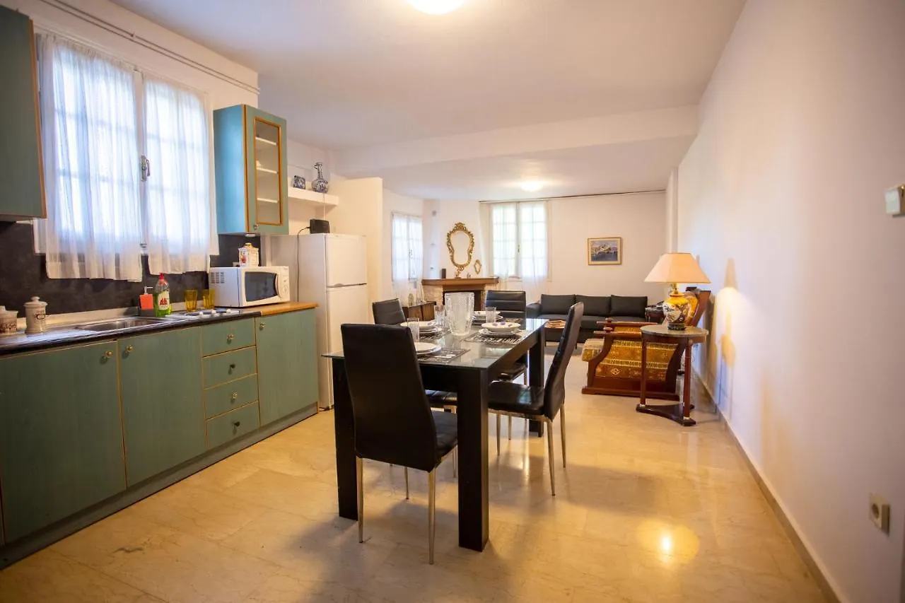 Apartament Traditional Villa Appartment With Garden, Also For Gatherings ,15 Minutes From Thessaloniki Airport